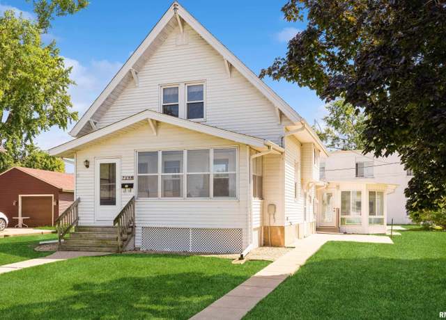 Property at 709 8th St, De Witt, IA 52742, 3 beds, 2 baths