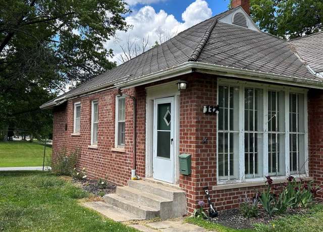 Property at 132 Chandler Blvd, Macomb, IL 61455, 3 beds, 1 bath