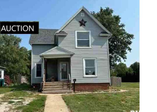 Property at 179 E 5th St, Galesburg, IL 61401, 4 beds, 1.5 baths