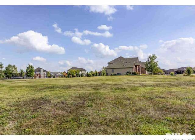 Property at 400 Ramblewood Rd, Chatham, IL 62629