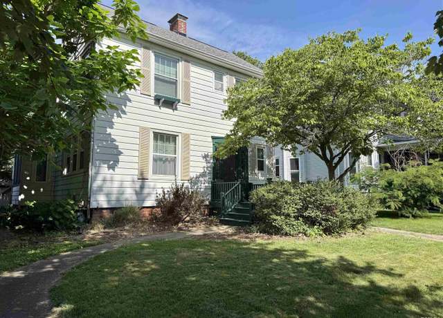 Property at 814 N Prairie St, Galesburg, IL 61401, 3 beds, 2.5 baths