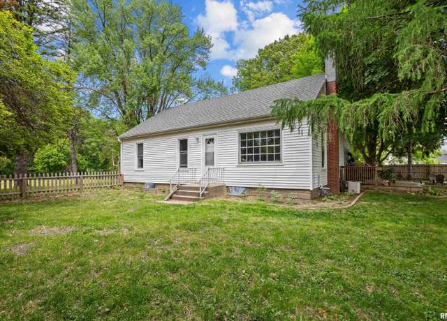 Property at 3610 12th Ave, Moline, IL 61265, 2 beds, 1 bath