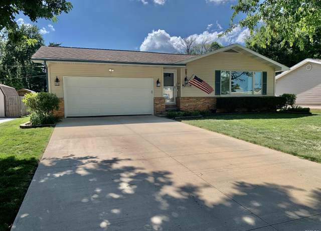 Property at 1713 S West St, Jacksonville, IL 62650, 3 beds, 2 baths