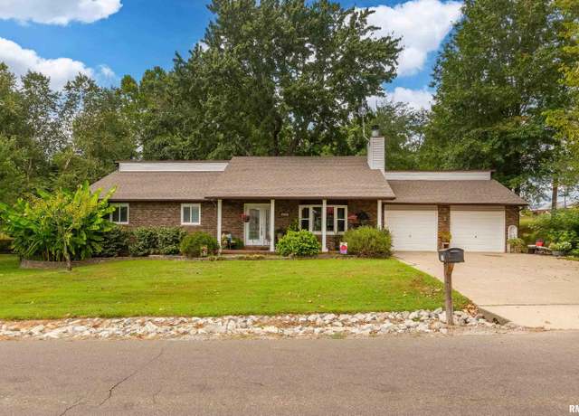 Property at 1302 S Fosse Rd, Marion, IL 62959, 3 beds, 2 baths