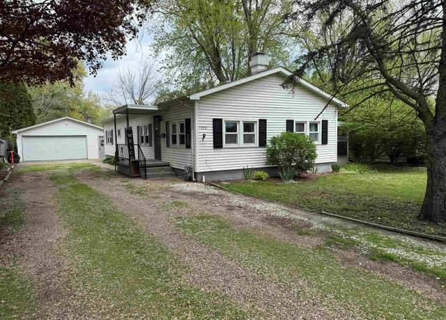 Property at 1320 E Wheeler St, Macomb, IL 61455, 4 beds, 2 baths