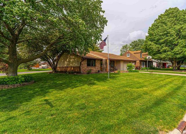 Property at 102 Heritage Ave, Lincoln, IL 62656, 2 beds, 2 baths