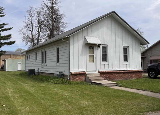 Property at 1216 E Carroll St, Macomb, IL 61455, 3 beds, 1 bath