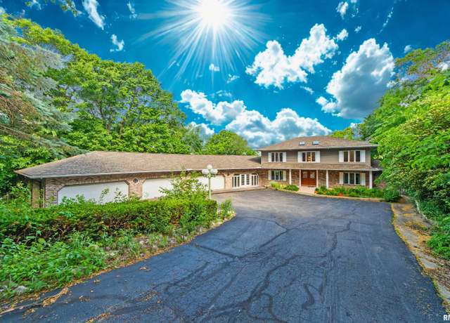 Property at 1045 Fondulac Dr, East Peoria, IL 61611, 4 beds, 3 baths
