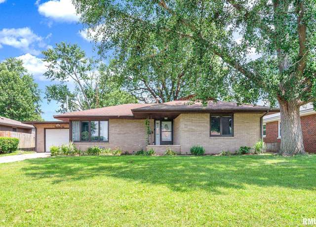 Property at 1410 N 4th St, Pekin, IL 61554, 4 beds, 2 baths