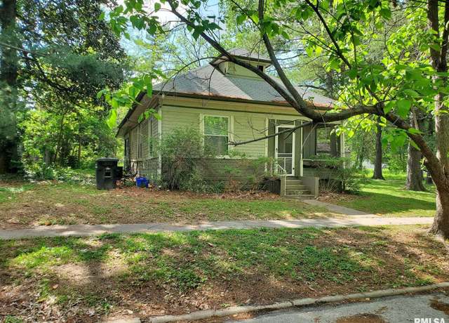 Property at 504 N Almond St, Carbondale, IL 62901, 3 beds, 1 bath