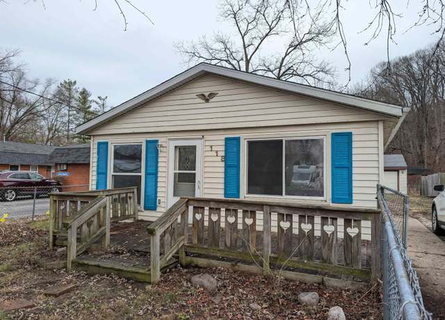 Property at 118 Bluff St, East Peoria, IL 61611, 3 beds, 1 bath