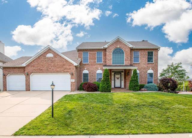 Property at 4901 N Weaverridge Blvd, Peoria, IL 61615, 5 beds, 4.5 baths