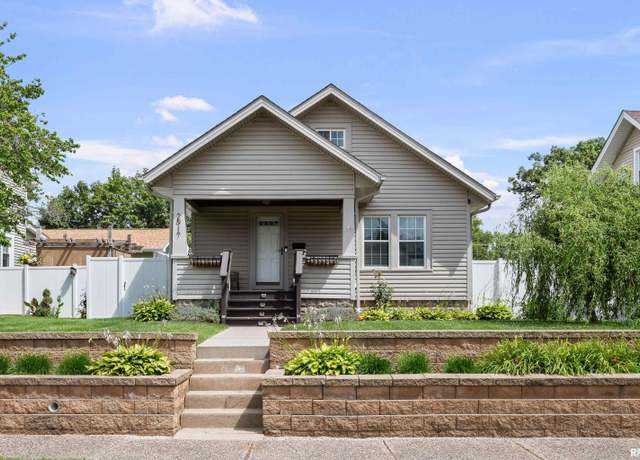 Property at 2917 11th Avenue A, Moline, IL 61265, 3 beds, 2 baths