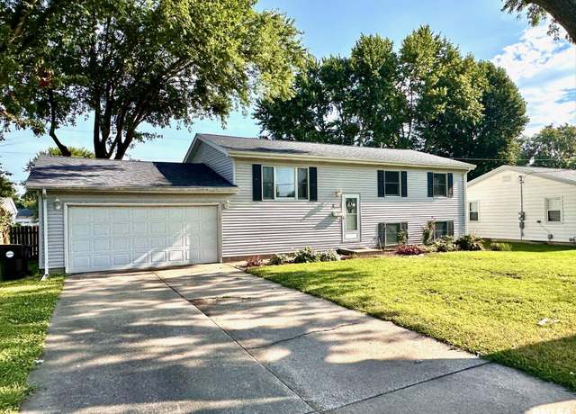 Property at 412 W Greenwood Ave, Jacksonville, IL 62650, 4 beds, 2 baths