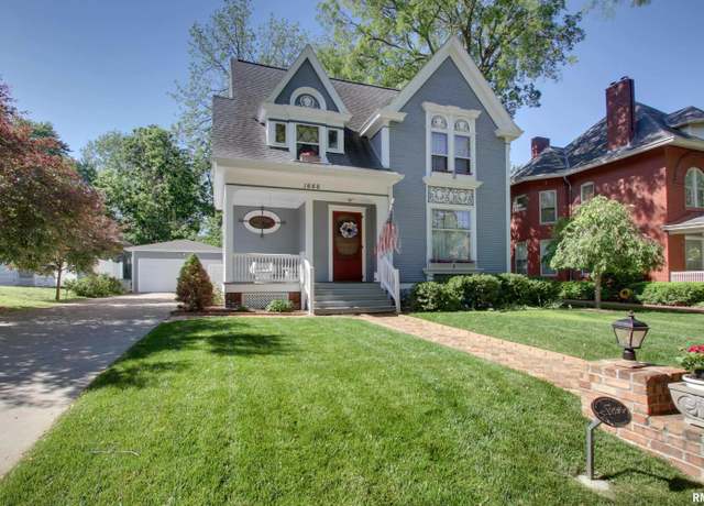 Property at 1666 Jersey St, Quincy, IL 62301, 4 beds, 2.5 baths