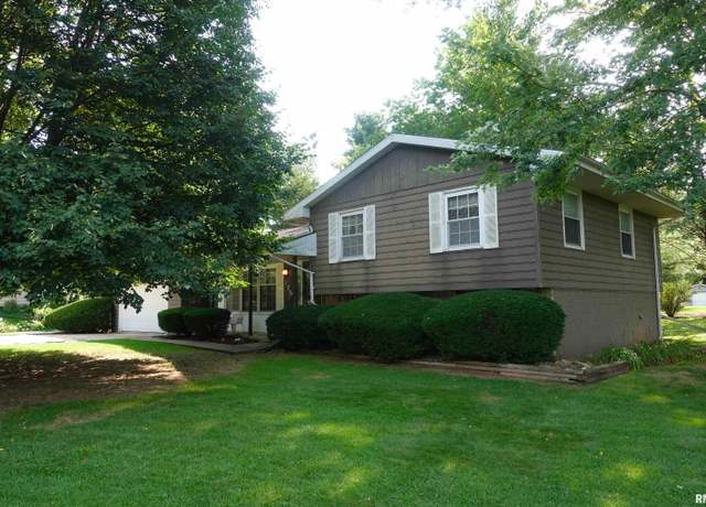 Property at 175 Willow Ln, Knoxville, IL 61448, 3 beds, 2 baths