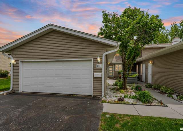 Property at 3111 Parkwild Dr, Bettendorf, IA 52722, 4 beds, 2.5 baths