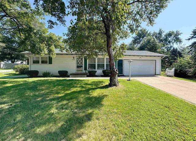 Property at 3365 Moencks Rd, Bettendorf, IA 52722-5605, 3 beds, 2 baths