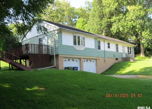 Property at 1015 Buell Ave, Clinton, IA 52732, 3 beds, 3 baths