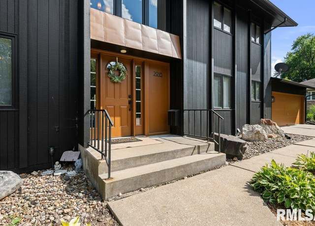 Property at 2918 2nd St, Moline, IL 61265, 5 beds, 4 baths