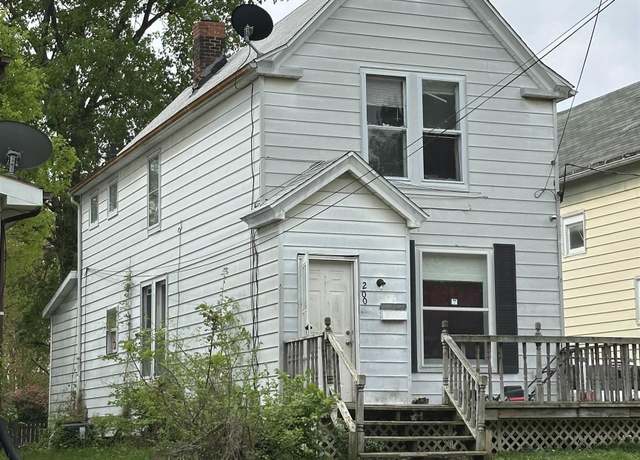 Property at 200 E Thrush Ave, Peoria, IL 61603, 3 beds, 1 bath