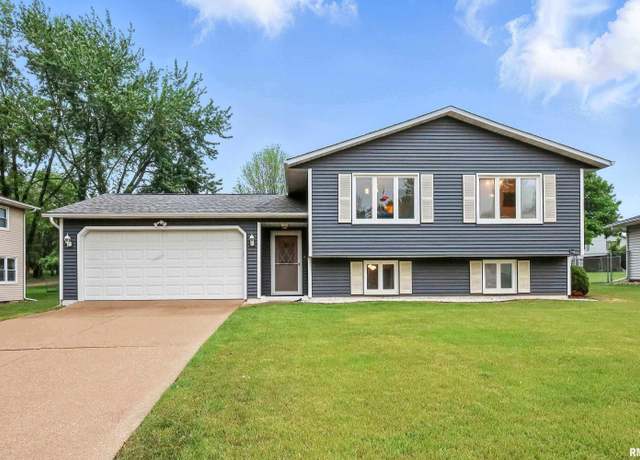 Property at 2411 Mound St, Davenport, IA 52803, 4 beds, 2 baths