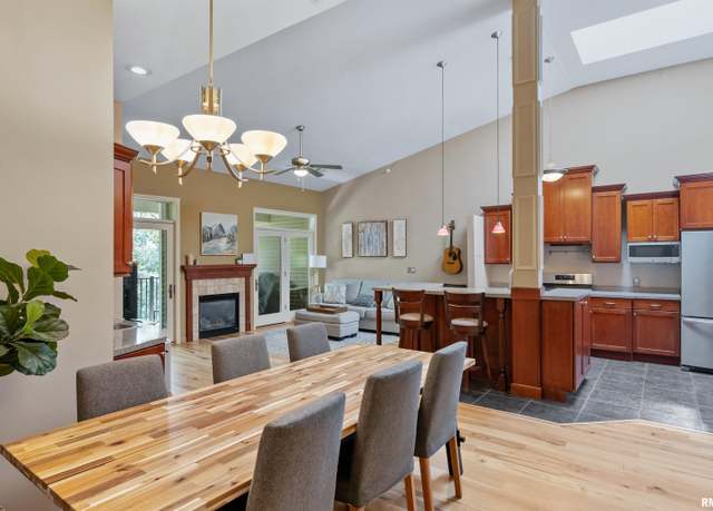 Property at 1871 Stone Gate Cir #11, Davenport, IA 52807, 2 beds, 2 baths