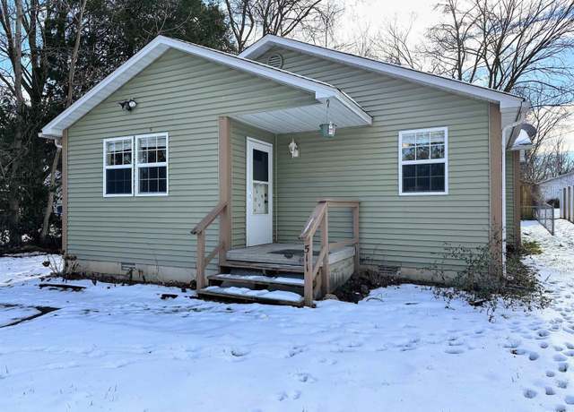 Property at 511 W Rigdon St, Carbondale, IL 62901, 3 beds, 1 bath