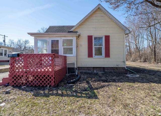 Property at 122 State St, Pekin, IL 61554, 2 beds, 1 bath