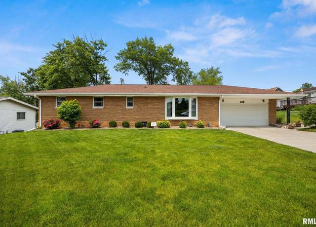 Property at 2731 W Pine Hill Ln, Peoria, IL 61614, 3 beds, 2 baths