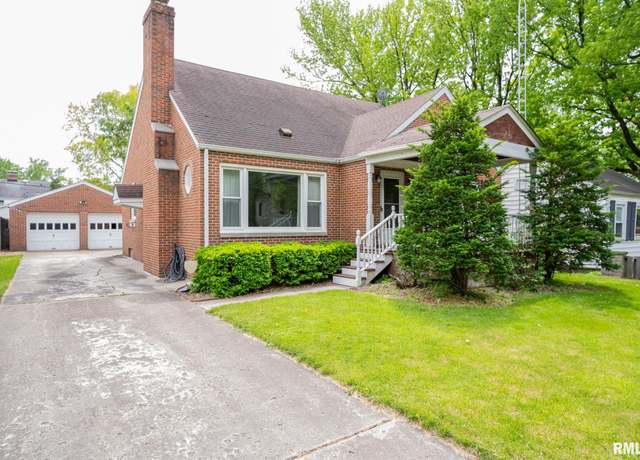 Property at 1556 W Edwards St, Springfield, IL 62704, 3 beds, 2.5 baths