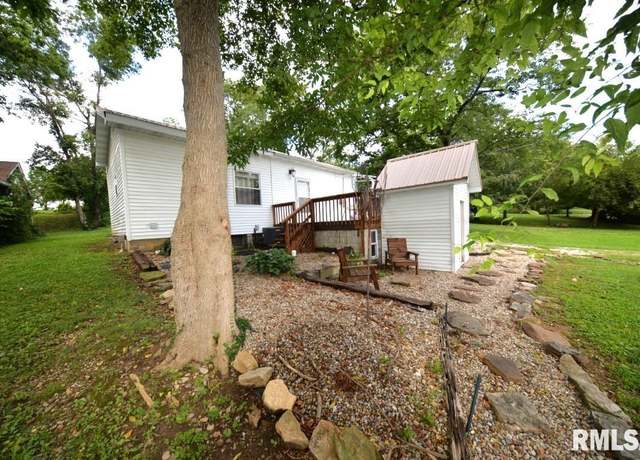 Property at 804 Williams St, Mt Vernon, IL 62864, 2 beds, 1.5 baths