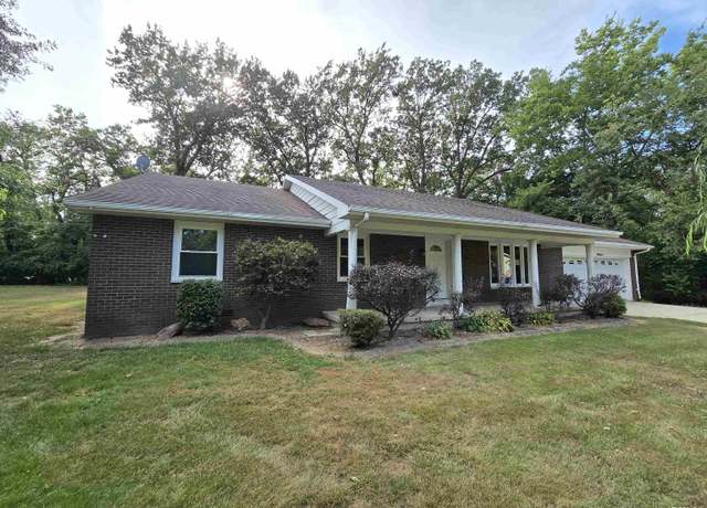 Property at 59 Sherwood Dr, Centralia, IL 62801, 4 beds, 2 baths