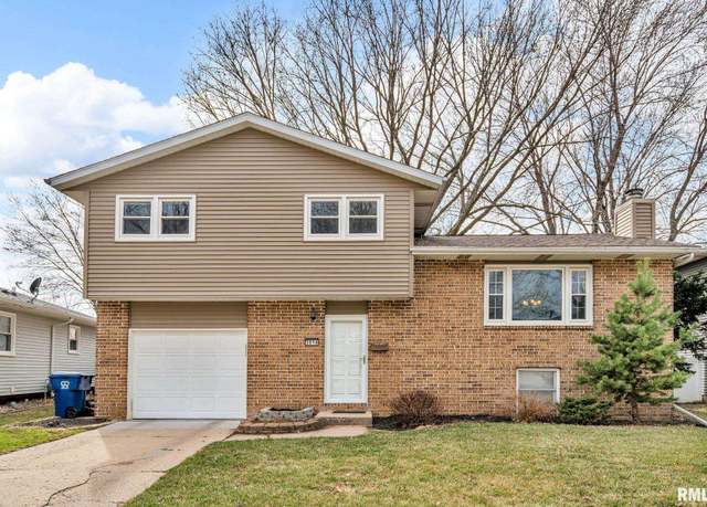 Property at 3014 N Pine St, Davenport, IA 52804, 3 beds, 1.5 baths