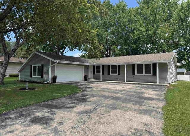 Property at 713 Pleasant Dr, Knoxville, IL 61448, 2 beds, 2 baths