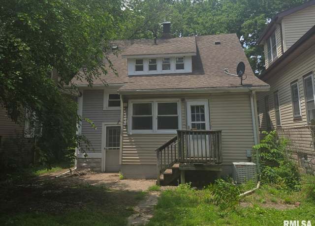 Property at 800 S Greenlawn Ave, Peoria, IL 61605, 2 beds, 1 bath