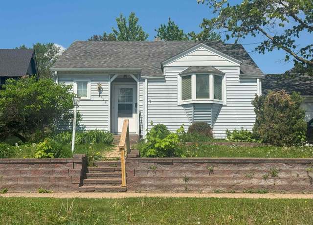 Property at 1522 N 4th St, Clinton, IA 52732, 2 beds, 1 bath