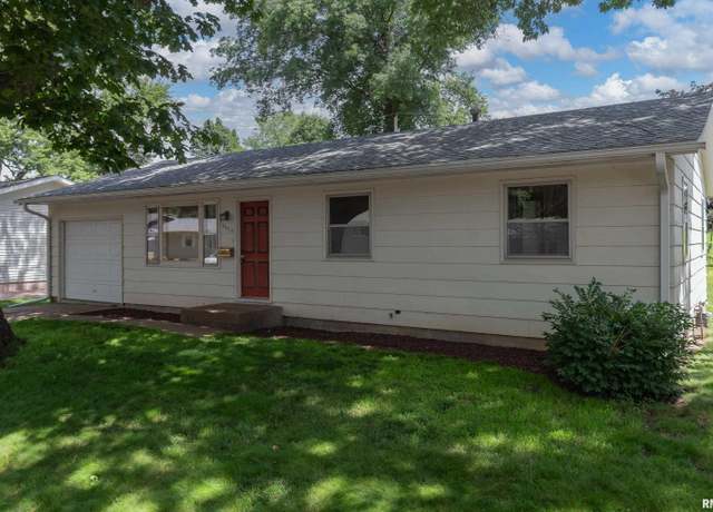 Property at 3403 Kimberly Downs Rd, Davenport, IA 52807, 3 beds, 1 bath