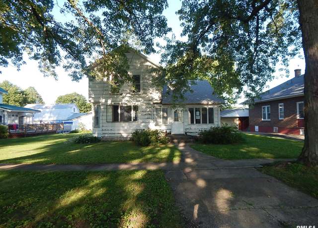 Property at 305 N Main St, Chadwick, IL 61014, 3 beds, 1 bath