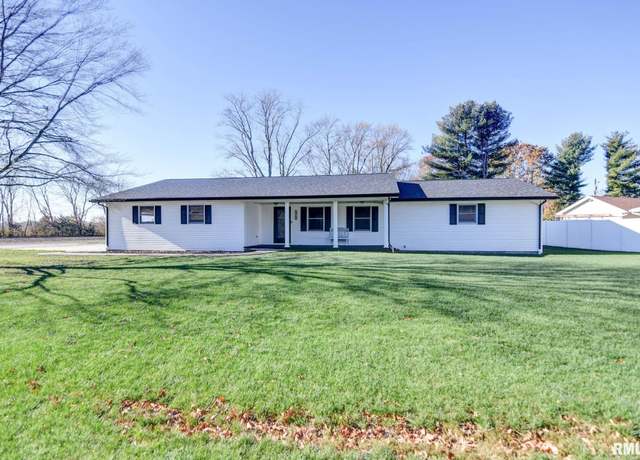 Property at 4712 Wilson Dr, Taylorville, IL 62568, 3 beds, 2 baths