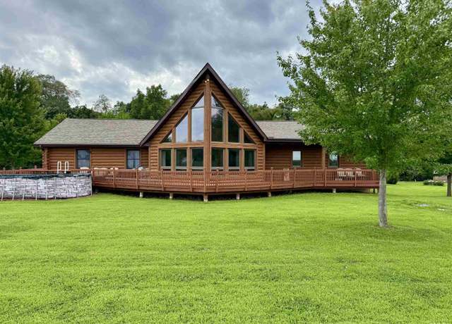 Property at 572 N Knox Hwy 26 Rd, Galesburg, IL 61401, 4 beds, 3 baths