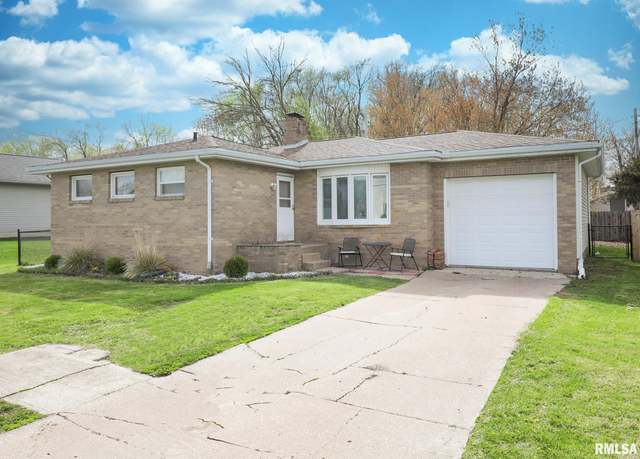 Property at 1407 53rd St, Moline, IL 61265, 3 beds, 2 baths