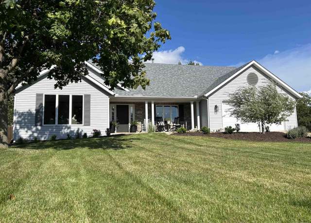 Property at 4605 Greenbrier Dr, Davenport, IA 52807, 5 beds, 3.5 baths