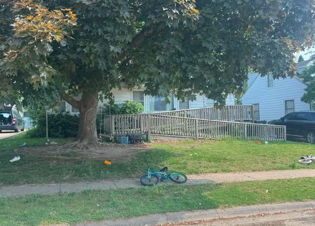 Property at 510 15th Avenue North, Clinton, IA 52753, 3 beds, 1 bath