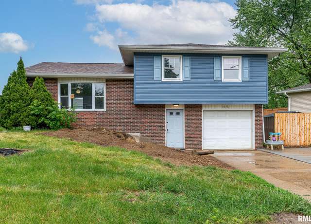 Property at 1656 Hitching Post Ln, Davenport, IA 52806, 3 beds, 1.5 baths