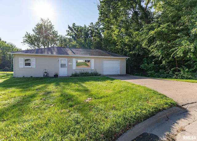 Property at 1529 N 8th St, Clinton, IA 52732, 2 beds, 1 bath