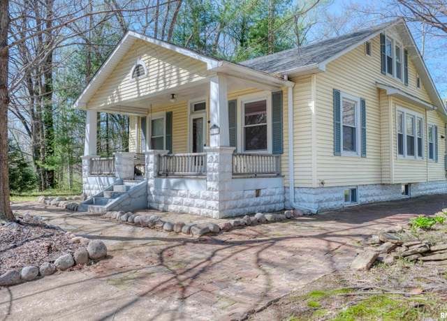 Property at 2230 Walnut St, Murphysboro, IL 62966, 4 beds, 1.5 baths