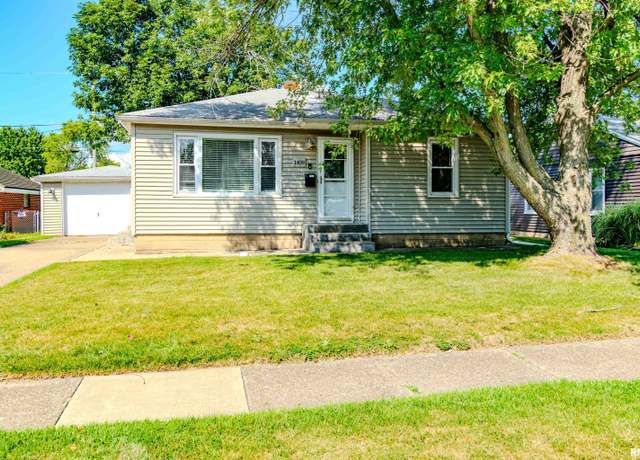 Property at 1409 N 12th St, Pekin, IL 61554, 2 beds, 1.5 baths