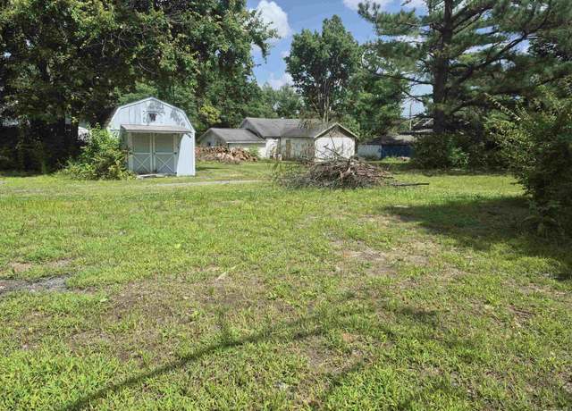 Property at 1905 W Poplar St, Harrisburg, IL 62946