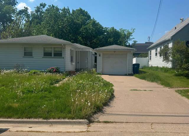 Property at 407 16th Avenue North, Clinton, IA 52732, 2 beds, 1 bath